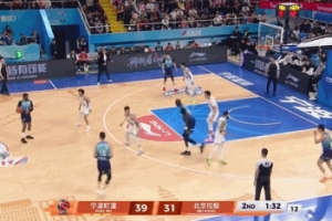 突然发力！宁波攻防两端压制北控 轰出13-0攻击波获两位数领先