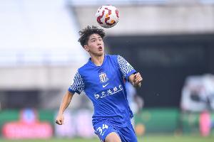 跟队:刘诚宇目前正处于瓶颈期,定位不清晰一味与对方后卫拼身体