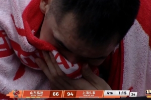 不甘心！球队大比分落后 场下陶汉林眼眶湿润