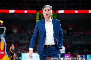 郑永刚:先不想什么总冠军 先一步一步来 史密斯是带伤上阵