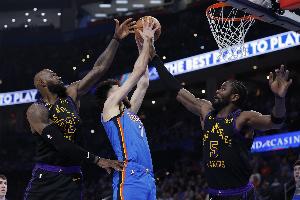 队记:湖人防守已足够出色 但是雷霆得分点太多 先保护好篮板吧