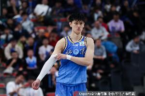 媒体人：北京用双小外打开局面 配合周琦曾凡博 应该一直用这阵容