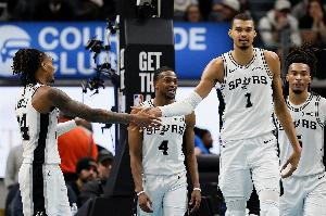 福克斯:当你能够终结比赛的悬念 你就成为了一支强队